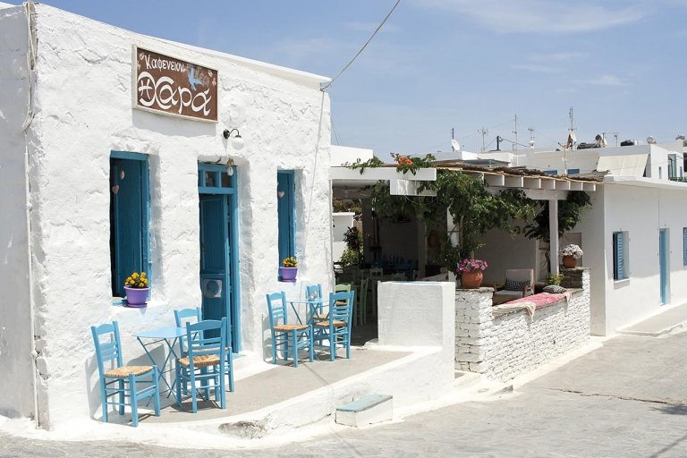 Schinoussa. Traditional taverna.