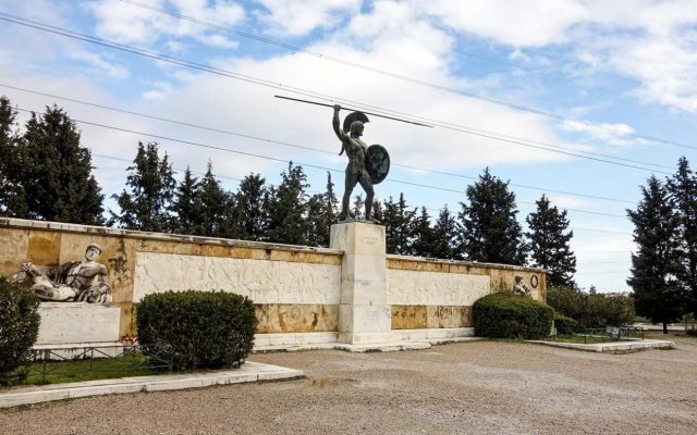 Thermopylae.-The-statue-of-Leonidas