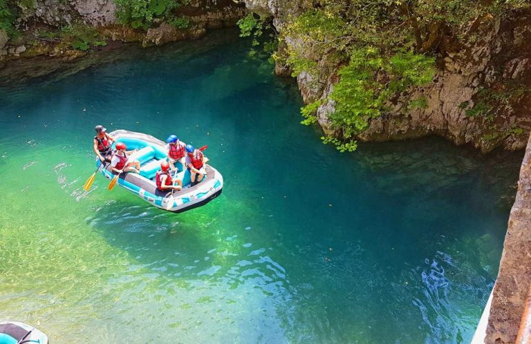 Epirus.-Rafting-boats-in-Voidomatis-river